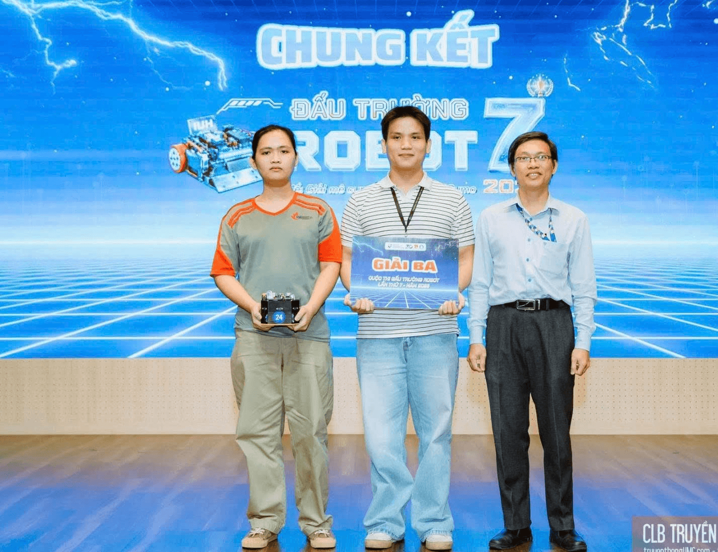 Ảnh nhận Giải Ba tại Đấu trường Robot 7
